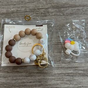 Keychain wristlet with straw topper